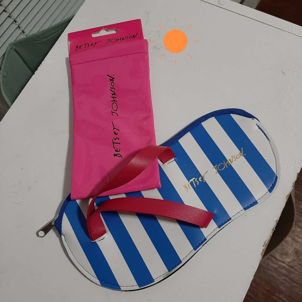 BETSEY JOHNSON "Step Into Summer" 2 Pc Accessories Set